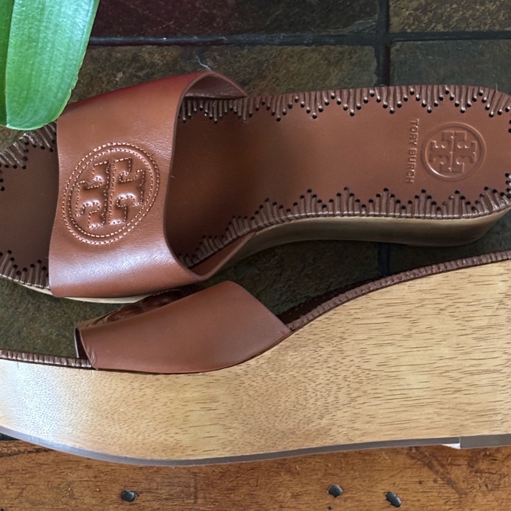 Tory Burch Tan Leather Wedges - Picture 5 of 8